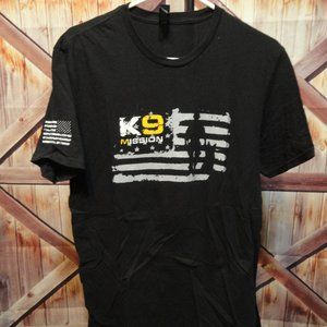K-9 Mission Military Dog W flag graphic T~flag on sleeve~EUC~